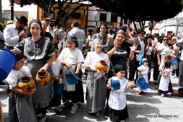 La X edición de la Traída Infantil del Agua, un éxito (Foto Antonio Alí)